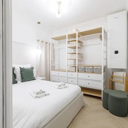 Grimaldi Place-plage-centre-clim