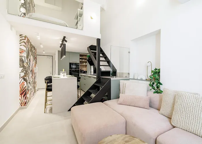 Grimaldi Place-plage-centre-clim