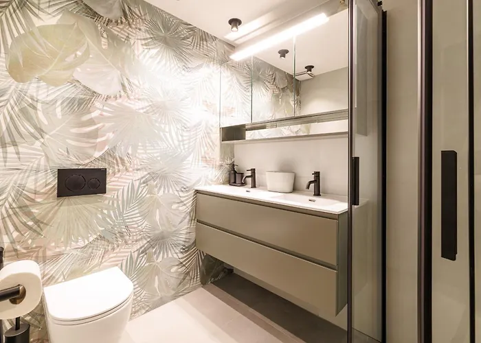 Grimaldi Place-plage-centre-clim Apartment