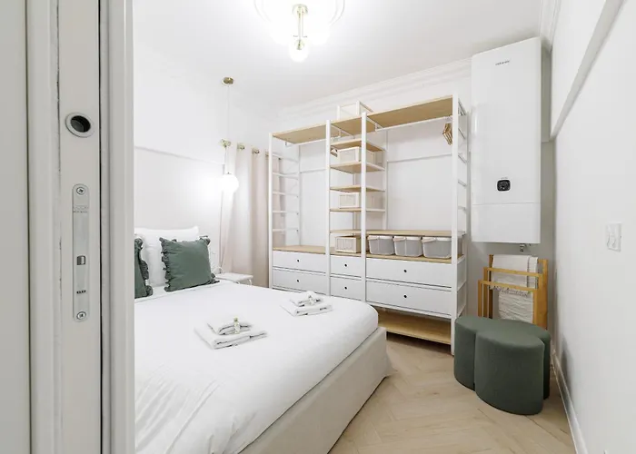 Grimaldi Place-plage-centre-clim