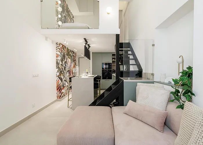 Grimaldi Place-plage-centre-clim * Menton