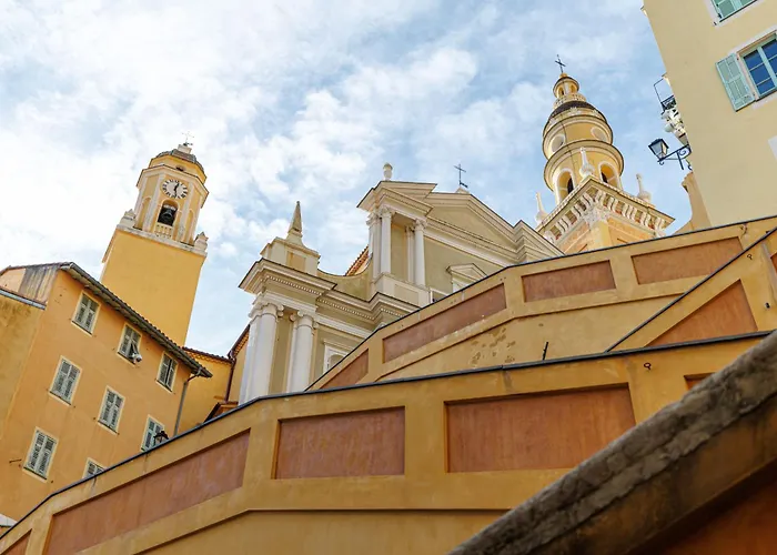 Grimaldi Place-plage-centre-clim * マントン